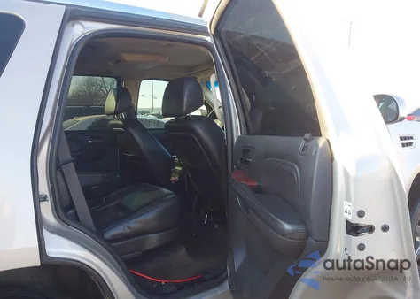 2009 Cadillac Escalade Standard z USA, uszkodzony, nr VIN 1GYFK232X9R123272